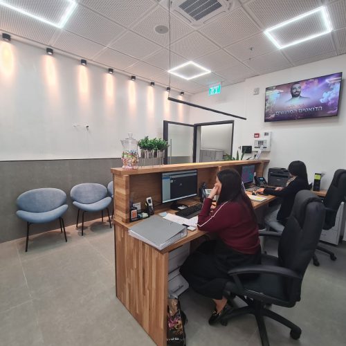 מרפאת שיניים    דר' עמוס בוחניק   נתניה​